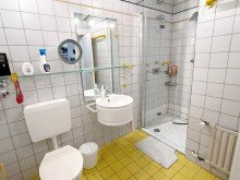 UG Duschbad mit... **RESERVIERT** Architektenbungalow + Einliegerwohnung + separate B�roeinheit in Feldrandlage