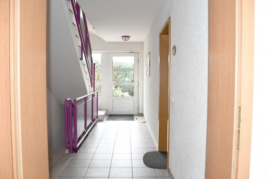 gepflegtes Treppenhaus Erdgeschosswohnung Erbach/Odw.