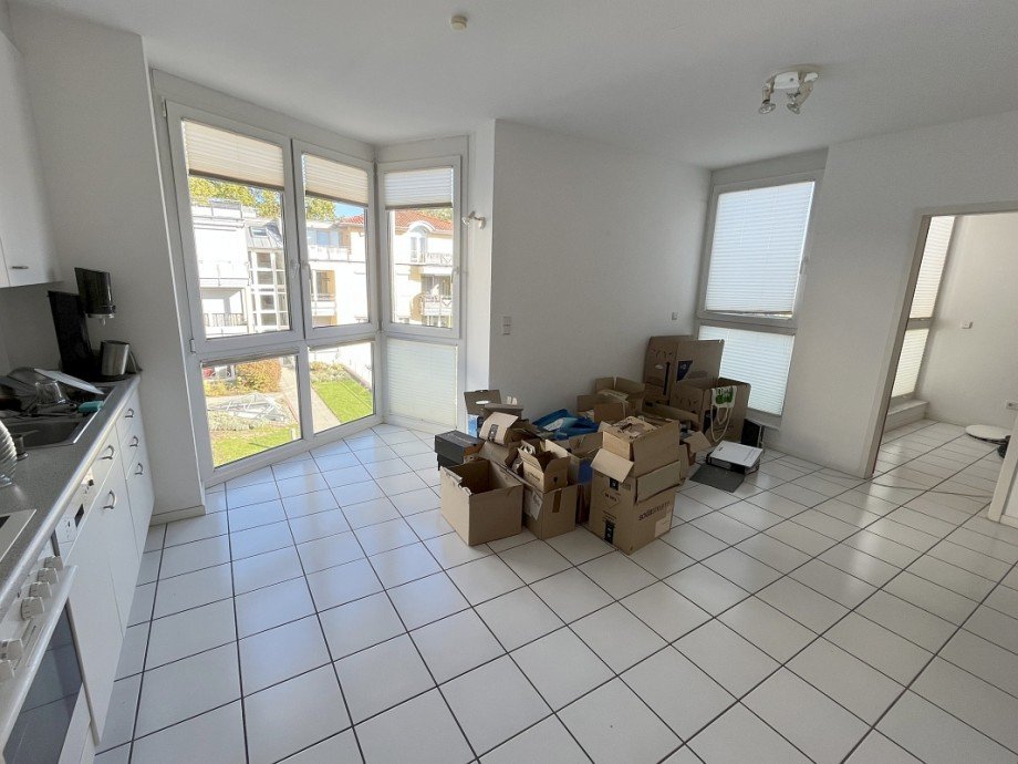 lichtdurchfluteter Wohn- , Ess - und Kochbereich Etagenwohnung Darmstadt-Eberstadt