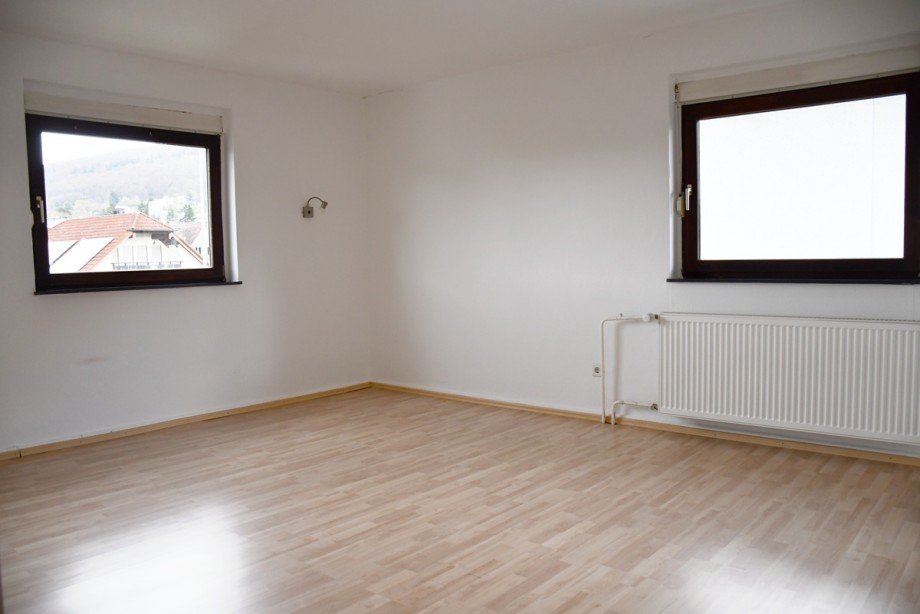 Wohnung Obergeschoss: Schlafen Zweifamilienhaus Seeheim-Jugenheim