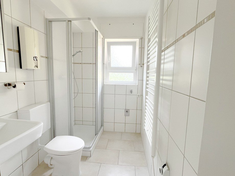 modernes Tageslichtbad Etagenwohnung Darmstadt