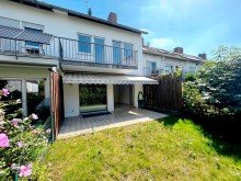 Hausansicht Gartenseite **VERKAUFT** Sonnig und hell pr�sentiert sich dieses sehenswerte Reihenhaus fernab von 08/15