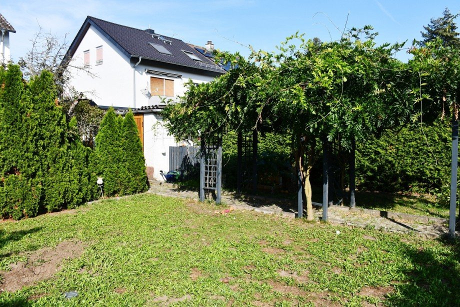 sch�n eingegr�nter Garten Mehrfamilienhaus Darmstadt