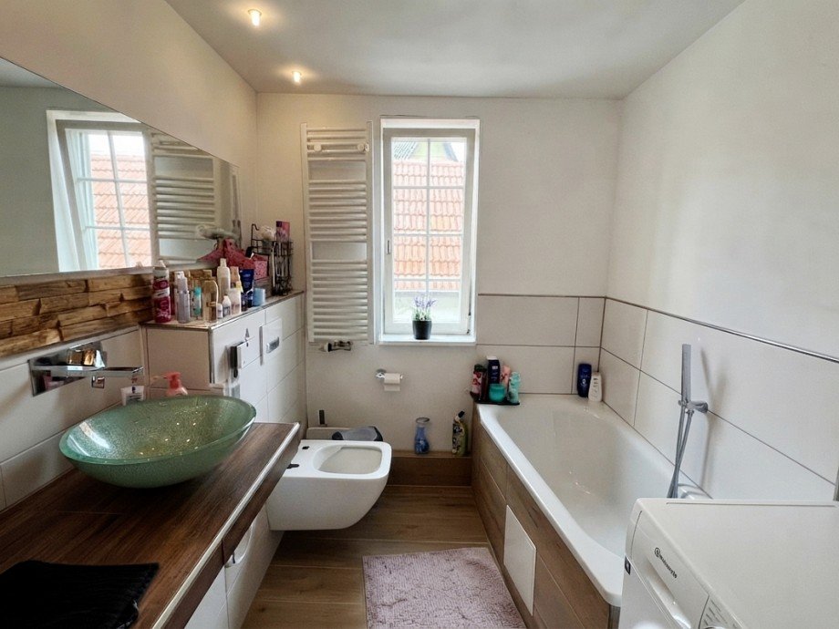 OG Tageslichtbad mit Wanne Mehrfamilienhaus Riedstadt-Crumstadt