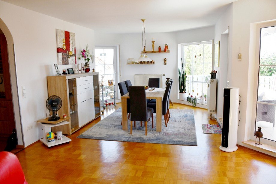 lichtdurchfluteter Essbereich Dachgeschosswohnung Erbach