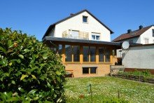 Hausansicht Gartenseite **VERKAUFT** Solides Mehrparteienhaus - 4 Wohneinheiten - in guter Wohnlage