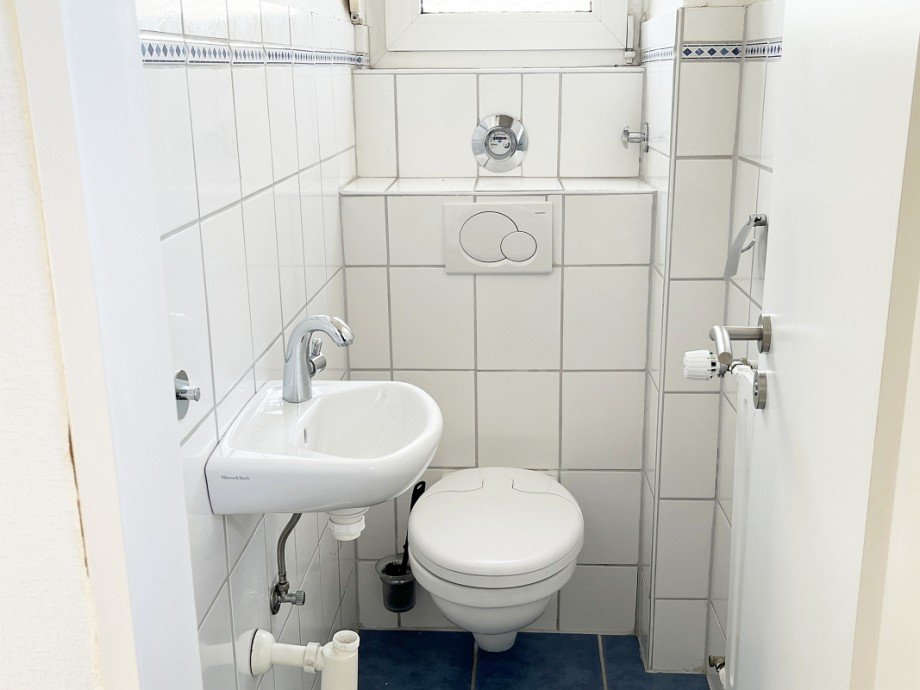 20 separates WC Obergeschoss Zweifamilienhaus Bickenbach