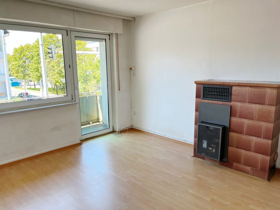Wohnzimmer mit Balkonzugang Etagenwohnung Darmstadt