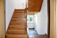 stilvolle Treppe zum Obergeschoss **VERKAUFT** Charmantes Einfamilienhaus mit vielseitig nutzbarem Nebengeb�ude