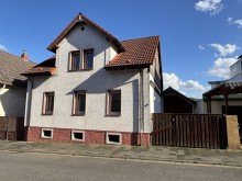 Hausansicht Stra�enseite **VERKAUFT** Charmantes Einfamilienhaus mit vielseitig nutzbarem Nebengeb�ude