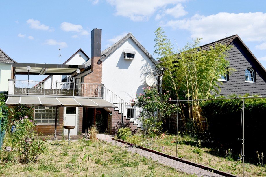 Hausansicht Gartenseite Zweifamilienhaus Pfungstadt