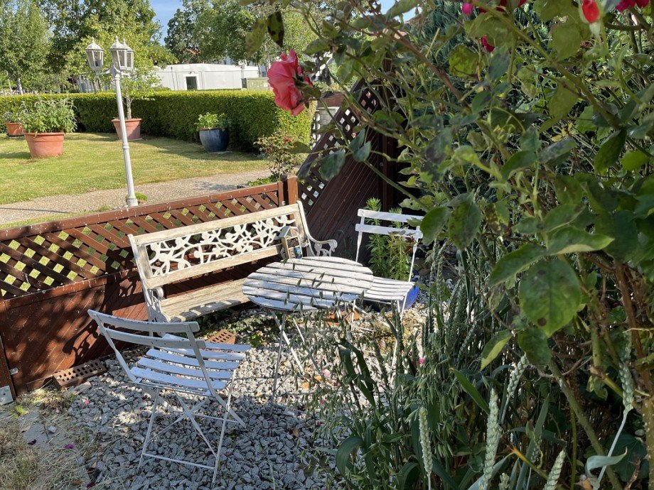 gem�tlicher Sitzplatz im Vorgarten Einfamilienhaus Riedstadt-Crumstadt