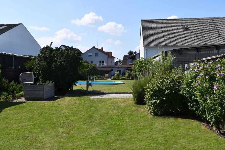 weitl�ufiger Garten mit Pool Einfamilienhaus Pfungstadt-Eich