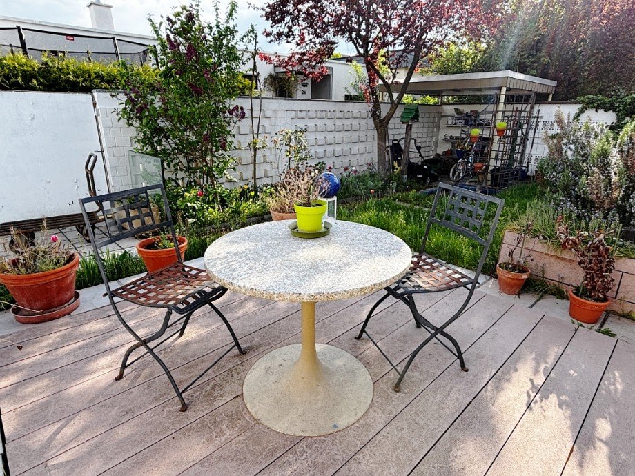 sonniger Sitzplatz Bungalow Darmstadt-Arheilgen