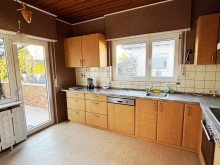 EG - Einbauk�che mit Terrassenzugang Gro�z�giges 3-Parteienhaus in angenehmer zentraler Wohnlage von Pfungstadt