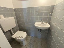 separates WC **VERMIETET** Es gibt einiges zu tun � attraktive 3-Zimmer-Wohnung sucht handwerklich begabte Mieter