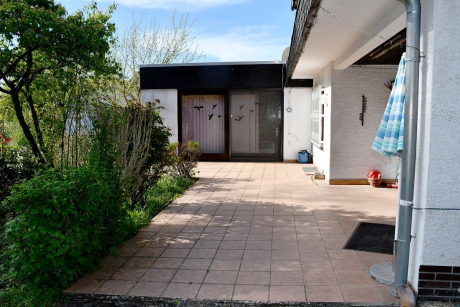 Schwimmhalle mit Terrassenzugang Einfamilienhaus M�hltal/Nieder-Ramstadt