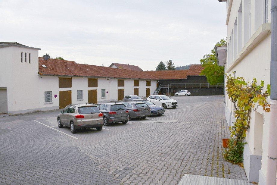 ausreichend Parkfl�che Renditeobjekt Fr�nkisch-Crumbach