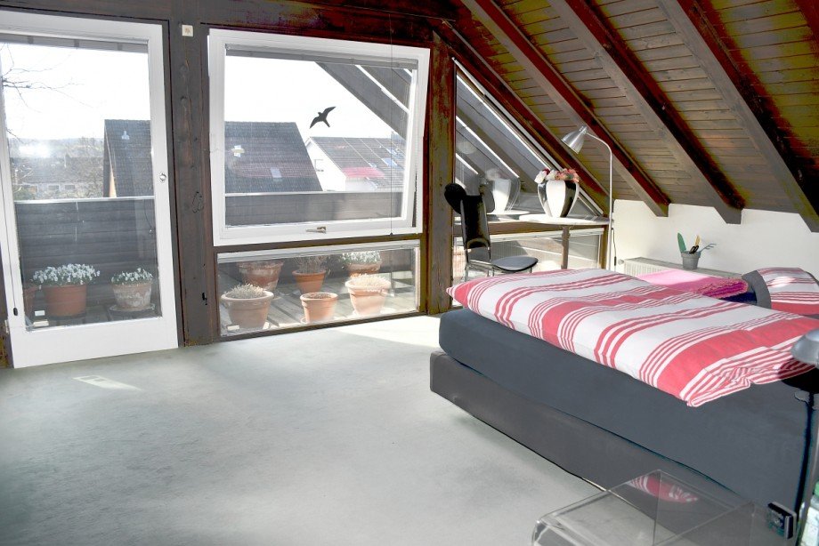 Schlafzimmer mit Balkonzugang Einfamilienhaus M�hltal-Traisa