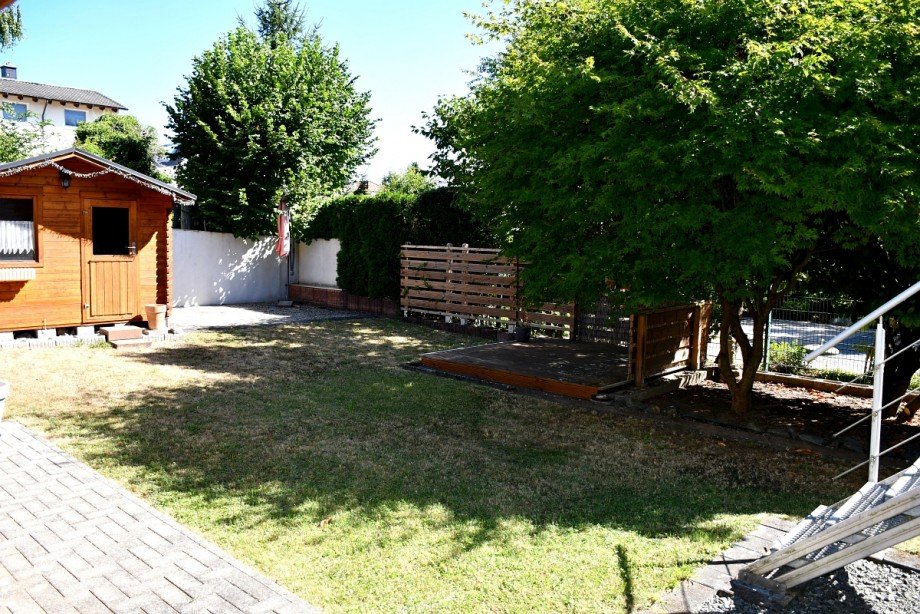 Garten mit diversen Sitzgelegenheiten Zweifamilienhaus Ober-Ramstadt