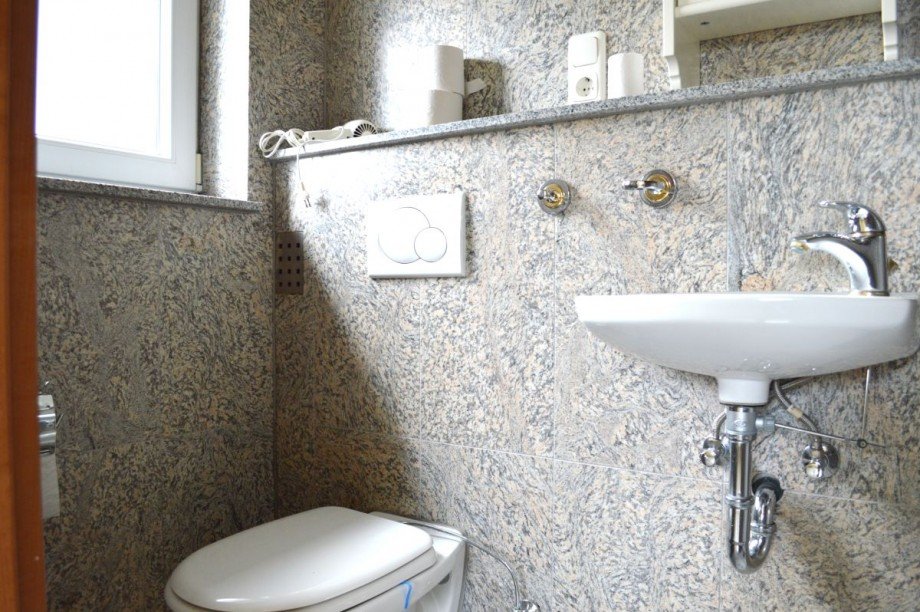 Dusche/WC Wohn- / Gesch�ftshaus Bickenbach