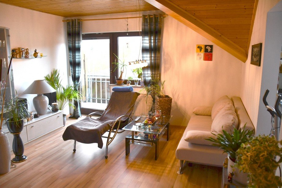 Wohnbereich mit Balkonzugang Dachgeschosswohnung Erbach
