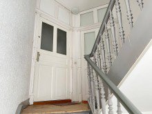 Treppenhaus **VERMIETET** Stilvoll modernisierte Wohnung im beliebten Martinsviertel