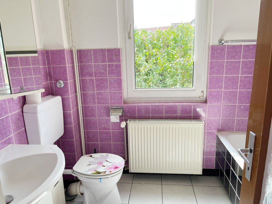Tageslichtbad mit Badewanne Einfamilienhaus Weiterstadt