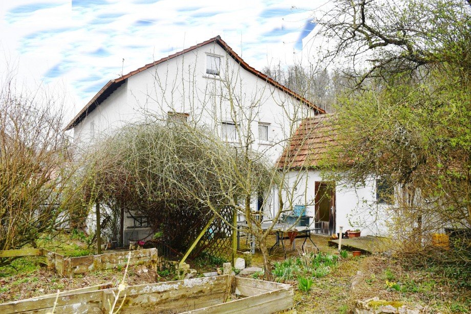 Hausansicht Gartenseite + Nebengeb�ude Zweifamilienhaus Lautertal-Elmshausen