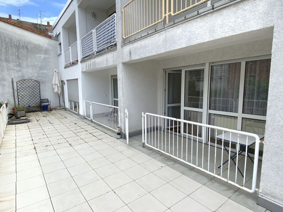 sonniger Balkon Etagenwohnung Darmstadt