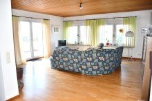 ger�umiges Wohnzimmer... **VERKAUFT** Charmantes Einfamilienhaus mit Gartenparadies in Seeheim