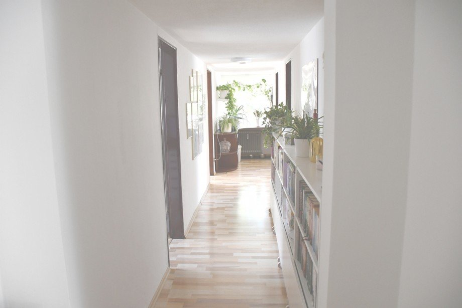 Flur Wohnung Dachgeschoss Mehrfamilienhaus Darmstadt-Wixhausen