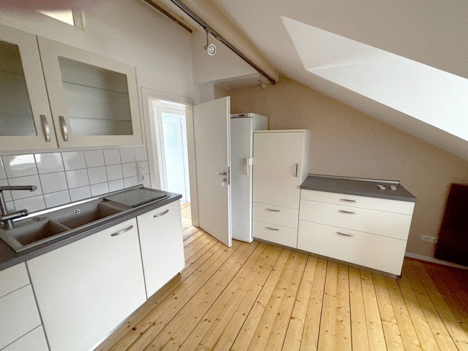 moderne Einbauk�che Dachgeschosswohnung Darmstadt