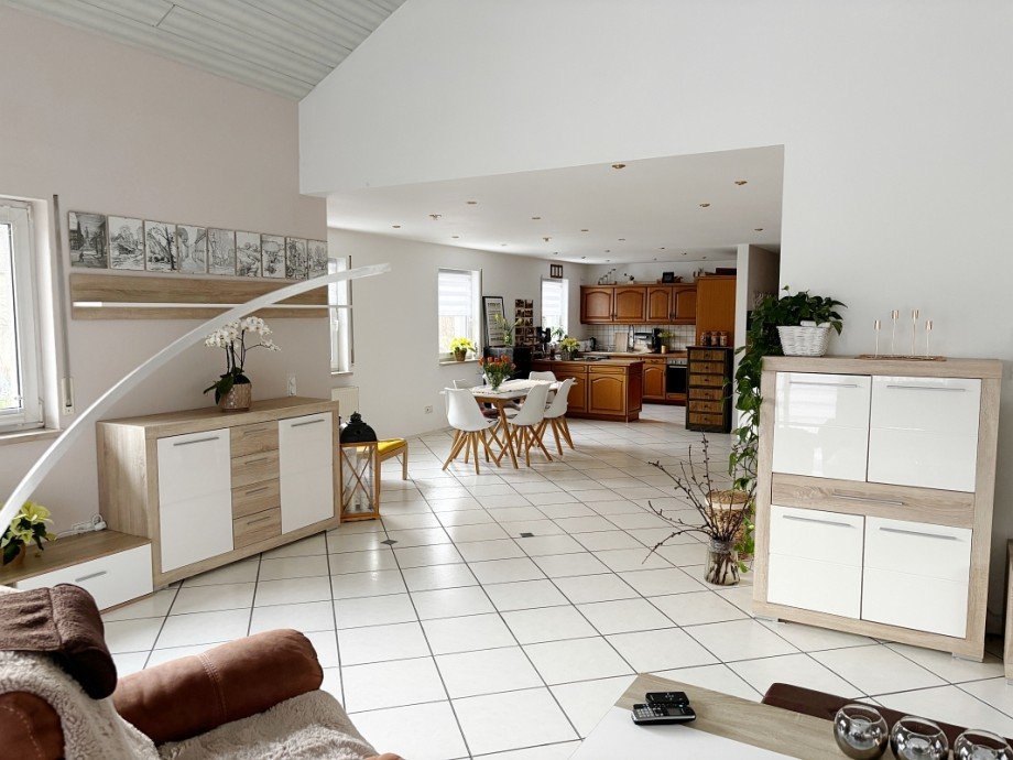 repr�sentativer Wohn-/Essbereich Etagenwohnung Modautal-Ernsthofen