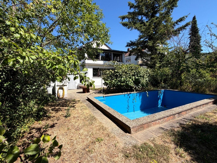 Hausansicht Gartenseite mit Pool.... Zweifamilienhaus Seeheim-Jugenheim