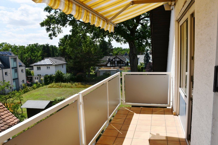 27 DG WHG6 Sonnenbalkon mit Markise Mehrfamilienhaus Darmstadt