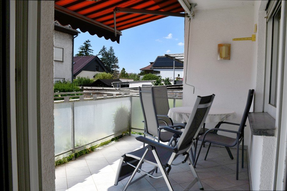 Wohnung EG - Sonnenterrasse mit Markise Mehrfamilienhaus Griesheim