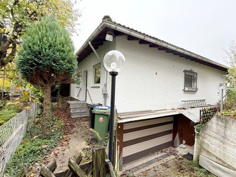 Hausansicht M�hltal/Nieder-Ramstadt Einfamilienhaus **VERKAUFT** Gem�tlicher Walmdachbungalow mit Potenzial und Charme