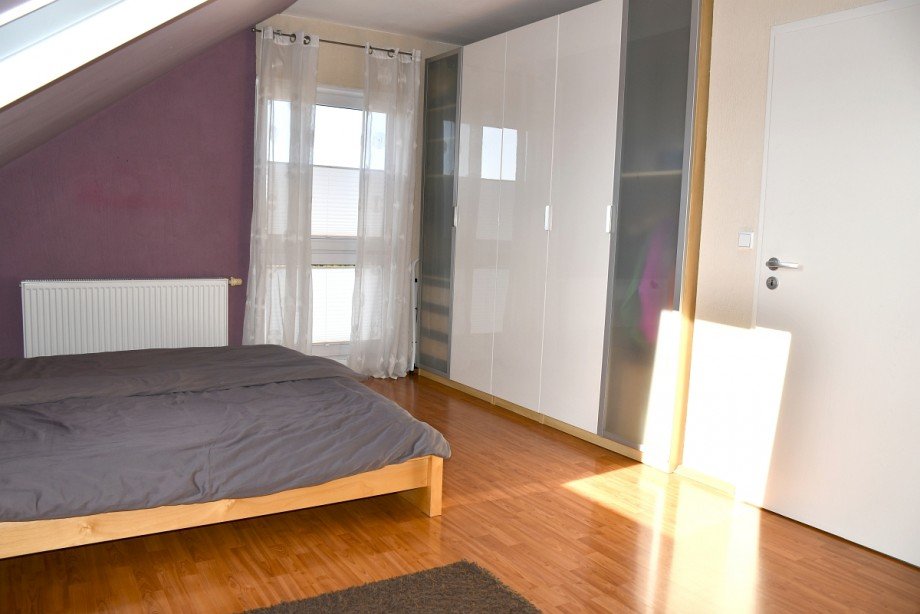 gro�z�giges Schlafzimmer Einfamilienhaus Bickenbach