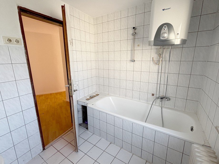 ... mit Badewanne sonstige Bickenbach