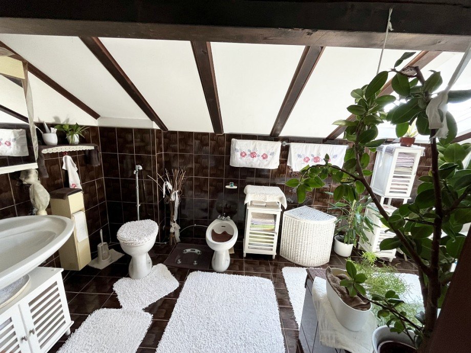 15 Tagslichtbad mit WC, Bidet.... Doppelhaush�lfte Modautal-Brandau