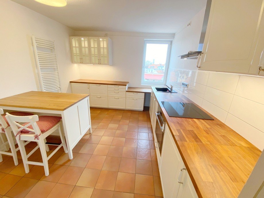 ger�umige Wohnk�che Dachgeschosswohnung Darmstadt