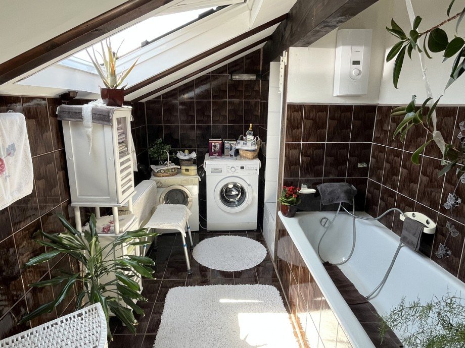 16 ... Badewanne und Dusche Doppelhaush�lfte Modautal-Brandau