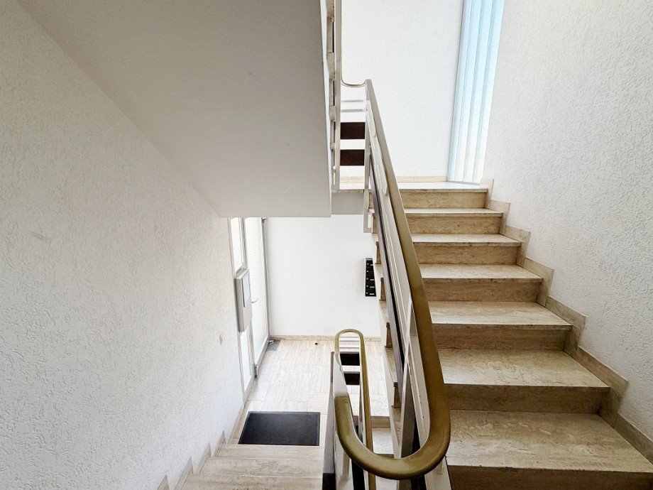 helles Treppenhaus Etagenwohnung Darmstadt-Eberstadt