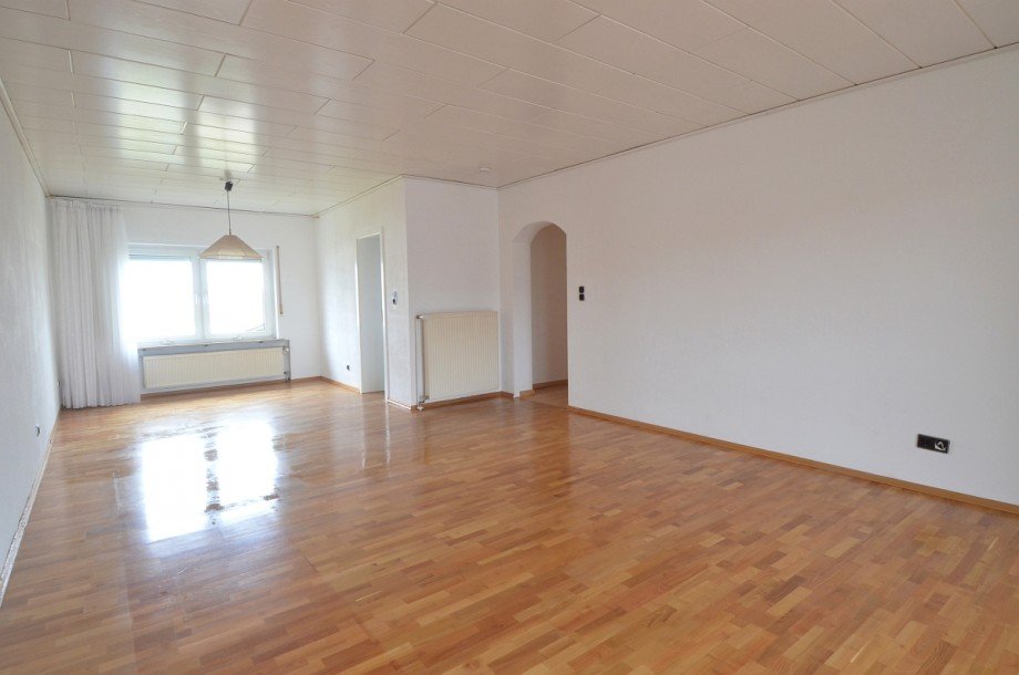 ger�umiger Wohn-/Essbereich Erdgeschoss Haus B�ttelborn-Worfelden