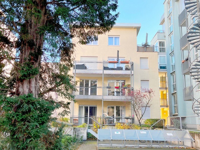 Hausansicht Darmstadt Etagenwohnung **VERKAUFT** Schicke Single-Wohnung mit Balkon und Pkw-Stellplatz in der City