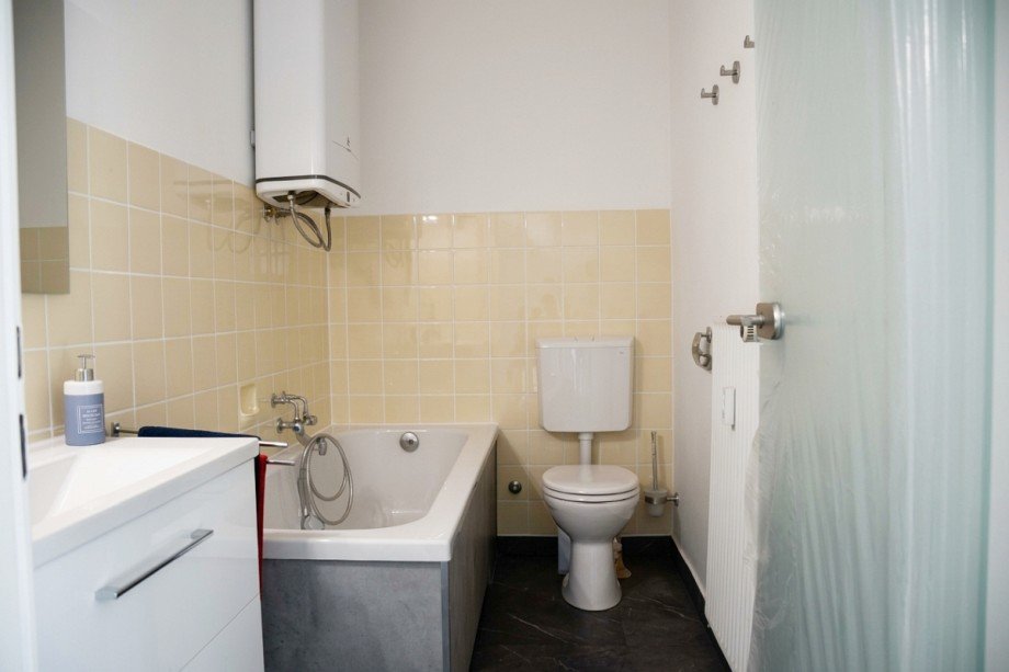 Bad mit Wanne Etagenwohnung Darmstadt