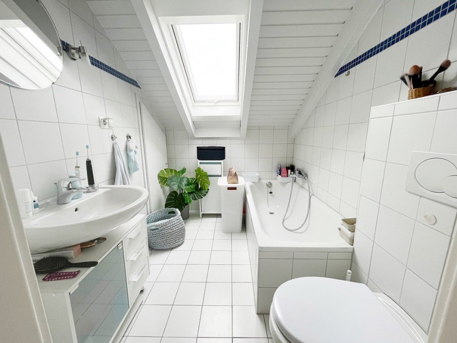Tageslicht-Wannenbad Maisonettewohnung Bickenbach
