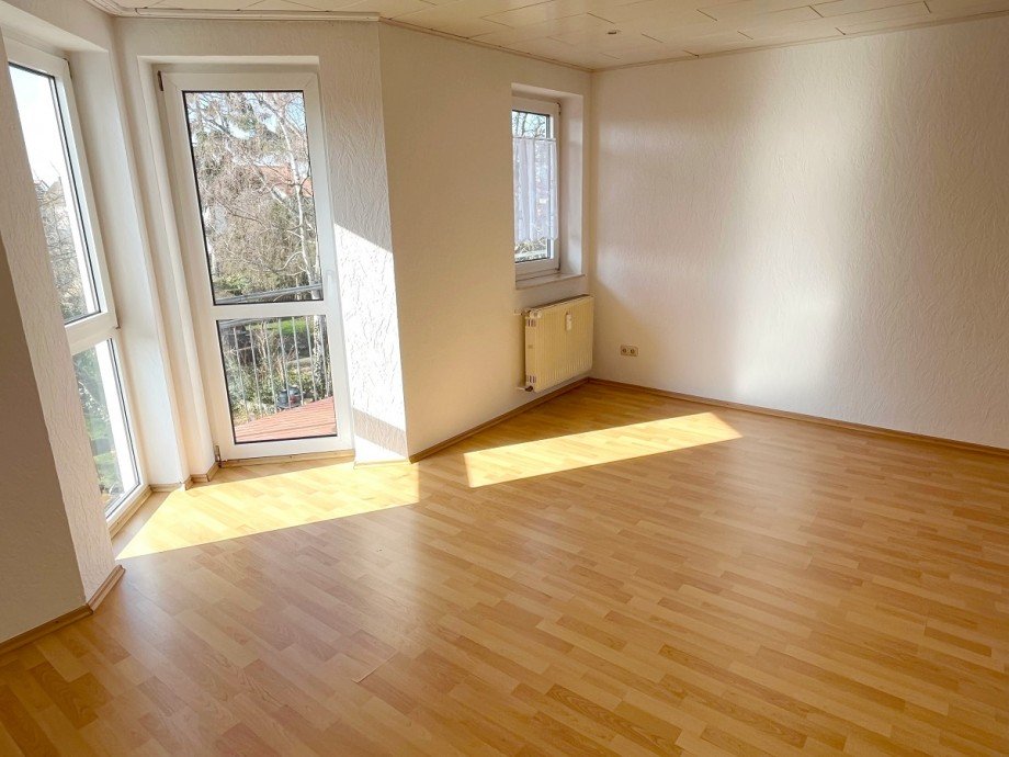 Wohnbereich mit Balkonzugang Etagenwohnung Griesheim