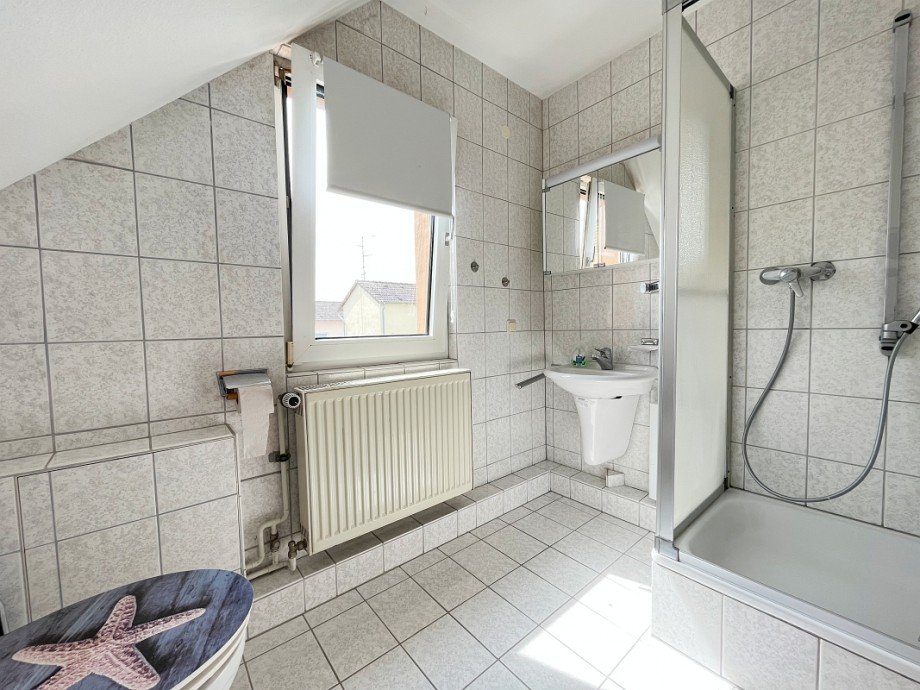 Tageslichtbad mit Dusche Einfamilienhaus Weiterstadt